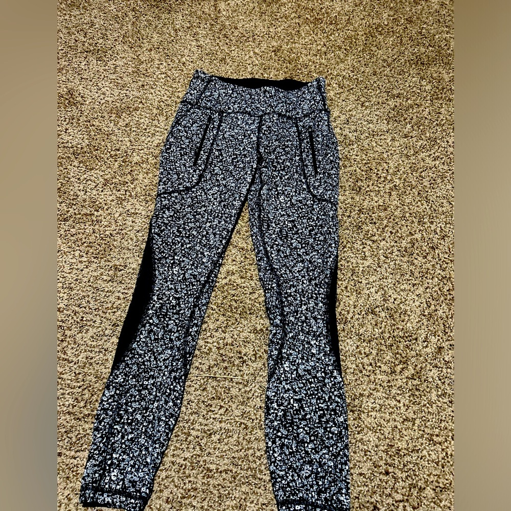 Women’s Lululemon Wundertrain leggings